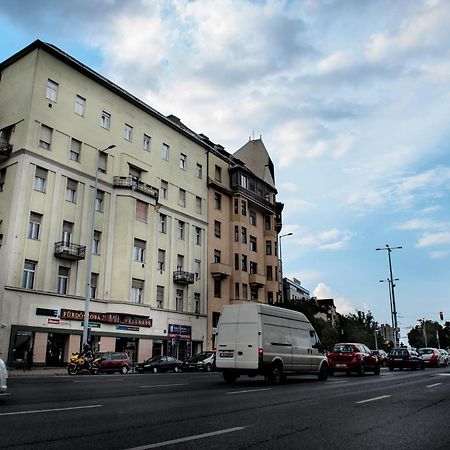 Westend Hostel Budapeste Exterior foto